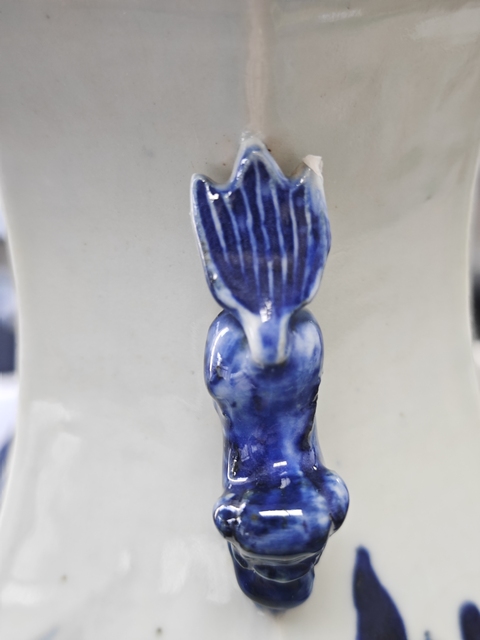 古玩陶瓷山水紋青花瓶真品鑒賞圖