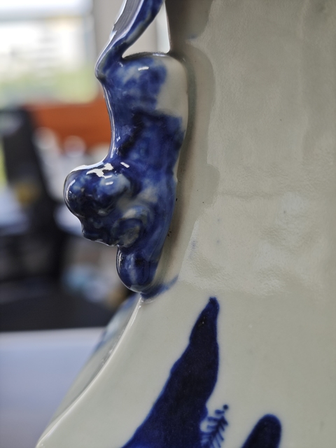 古玩陶瓷山水紋青花瓶真品鑒賞圖