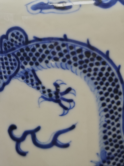 古玩陶瓷青花趕珠龍紋撇口瓶真品鑒賞圖