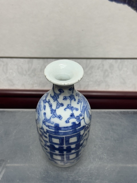 古玩陶瓷清中期精品青花喜字纏觀音瓶拍賣,當前價格1500元