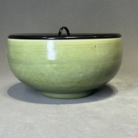 古玩陶瓷龍泉青瓷刻花碗真品鑒賞圖