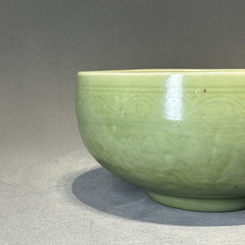 古玩陶瓷龍泉青瓷刻花碗真品鑒賞圖