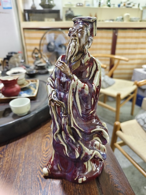 古玩陶瓷窯變紅釉呂洞賓塑像真品鑒賞圖