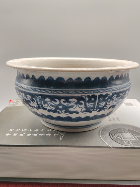 古玩陶瓷全美品青花夔龍紋香爐拍賣,當前價格2999元
