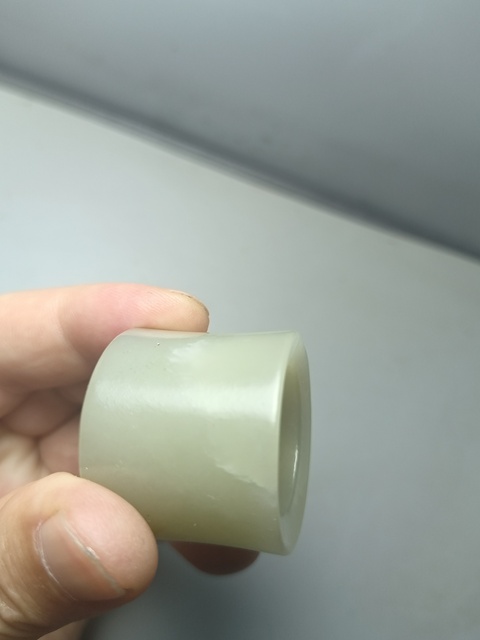 古玩玉器清代和田玉雕“素紋扳指”拍賣,當前價格888元