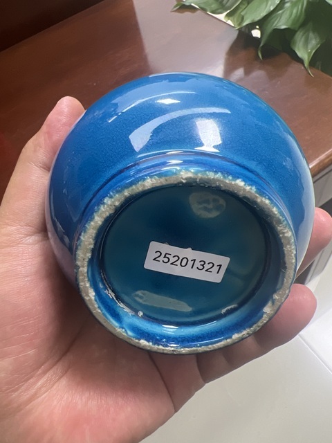 古玩陶瓷孔雀藍(lán)釉長頸瓶拍賣,當(dāng)前價格3000元