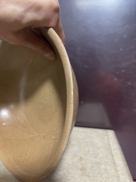 古玩陶瓷宋龍泉青瓷黃釉刻花大碗拍賣,當(dāng)前價(jià)格2800元