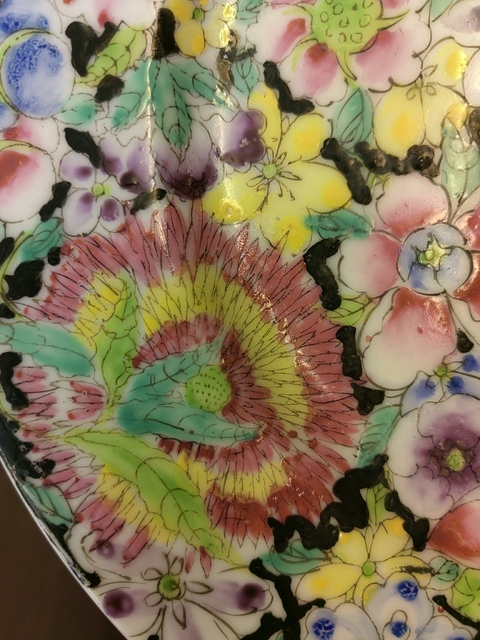 古玩陶瓷百花不落地粉彩盤真品鑒賞圖