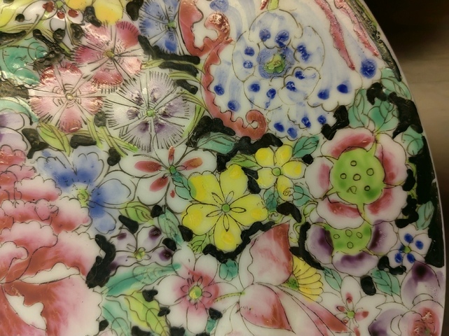 古玩陶瓷百花不落地粉彩盤真品鑒賞圖