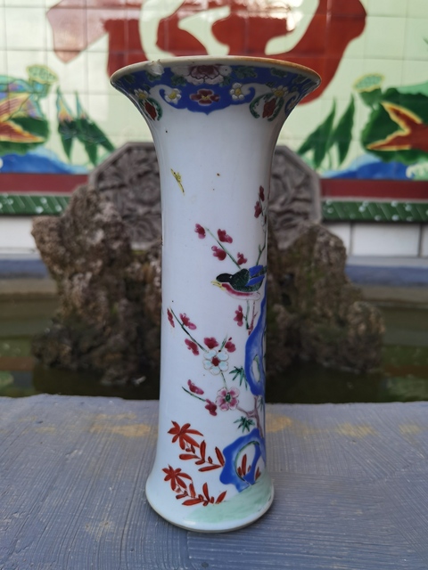 古玩陶瓷清代乾隆花鳥紋粉彩束腰花觚拍賣，當前價格5500元