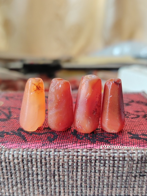 古玩玉器天然紅瑪瑙多棱珠4顆拍賣,當(dāng)前價格118元