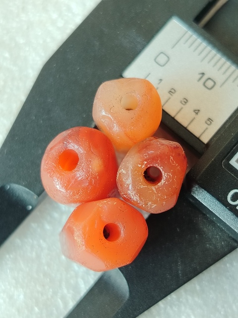 古玩玉器天然紅瑪瑙多棱珠4顆拍賣,當(dāng)前價格118元