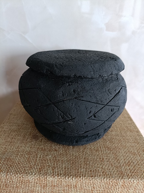 古玩陶瓷明早期刻花黑陶鼓拍賣，當(dāng)前價(jià)格299元