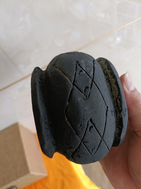古玩陶瓷明早期刻花黑陶鼓拍賣，當(dāng)前價(jià)格299元