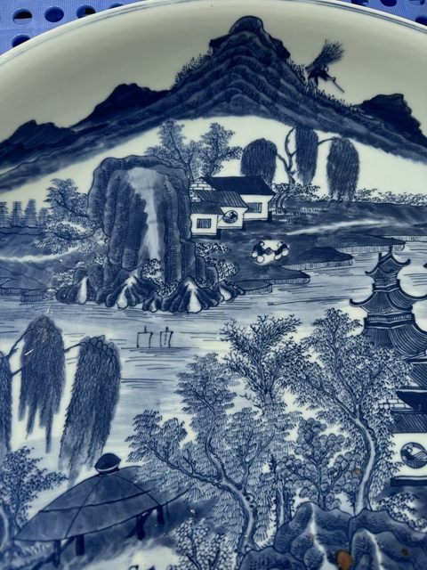 古玩陶瓷山水紋青花盤真品鑒賞圖