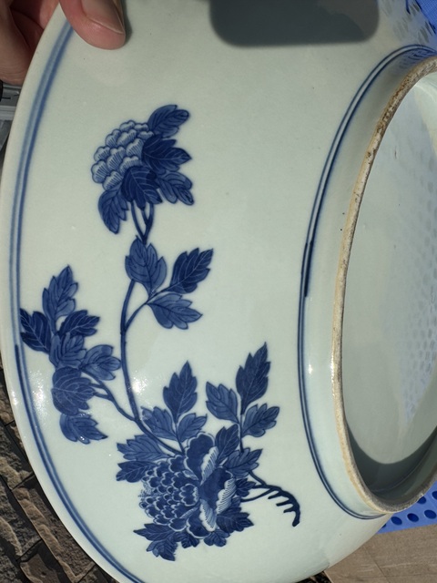 古玩陶瓷山水紋青花盤真品鑒賞圖