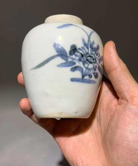 古玩陶瓷德化窯青花花卉紋罐真品鑒賞圖