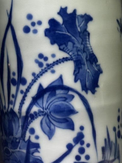 古玩陶瓷青花花卉紋筒瓶真品鑒賞圖