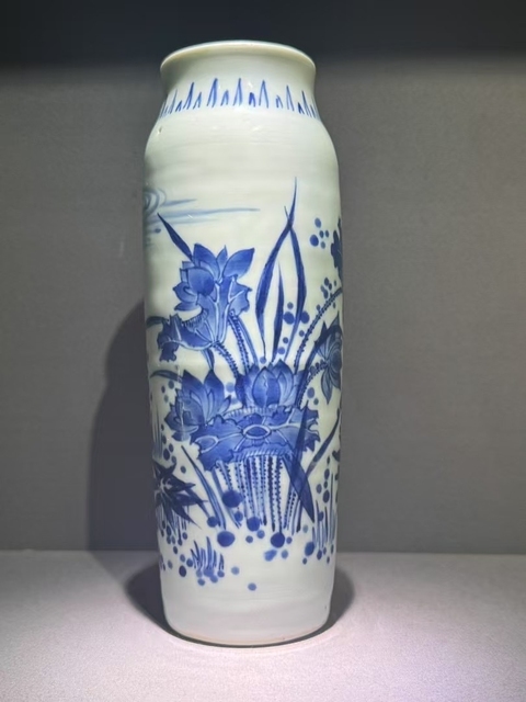 古玩陶瓷青花花卉紋筒瓶真品鑒賞圖