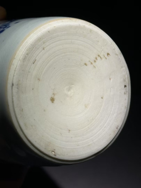 古玩陶瓷青花花卉紋筒瓶真品鑒賞圖