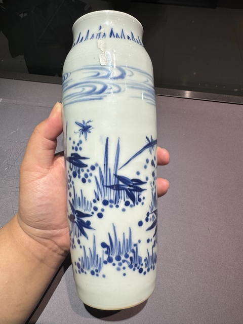 古玩陶瓷青花花卉紋筒瓶真品鑒賞圖