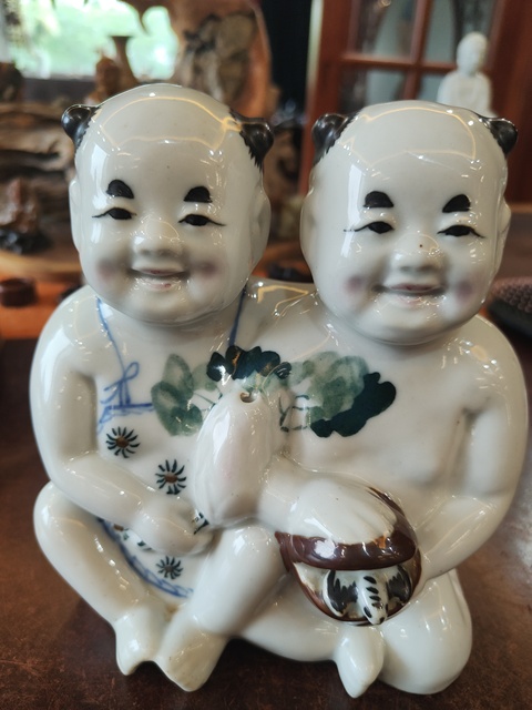古玩陶瓷釉里三彩合和二仙瓷塑像真品鑒賞圖