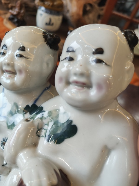 古玩陶瓷釉里三彩合和二仙瓷塑像真品鑒賞圖