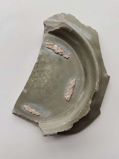 古玩陶瓷越窯青瓷刻蝴蝶紋標本真品鑒賞圖