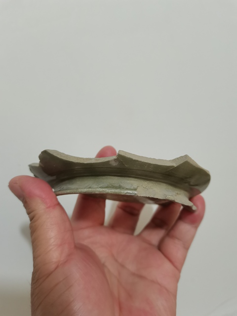 古玩陶瓷越窯青瓷刻蝴蝶紋標本真品鑒賞圖