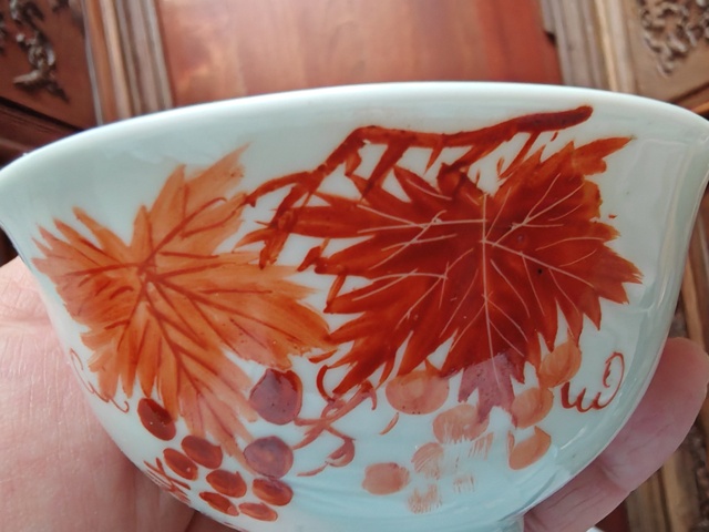 古玩陶瓷礬紅花卉紋茶圓真品鑒賞圖