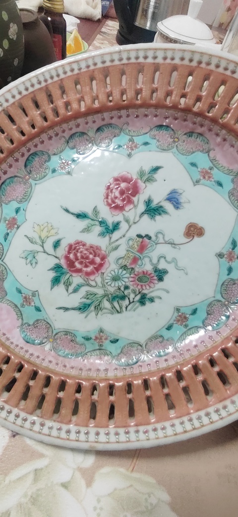 古玩陶瓷粉彩鏤空盤真品鑒賞圖