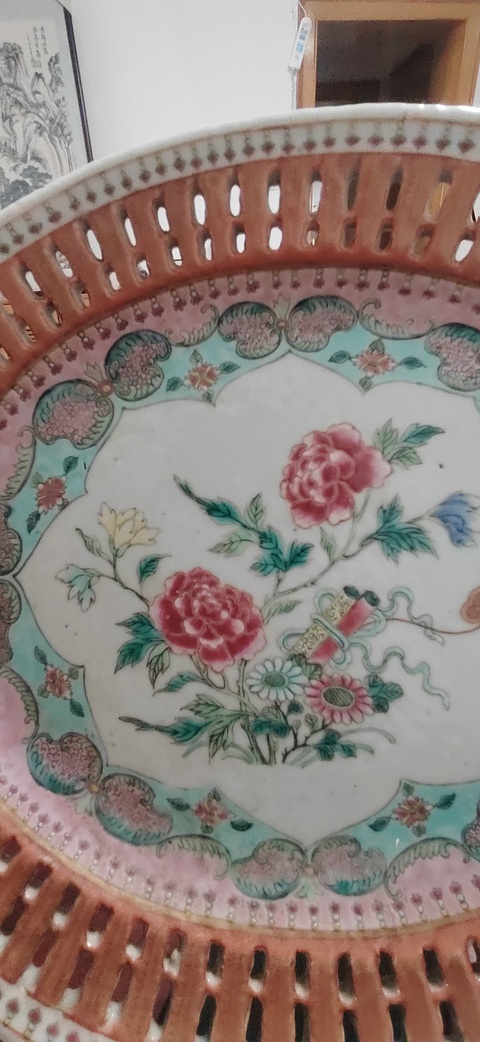 古玩陶瓷粉彩鏤空盤真品鑒賞圖