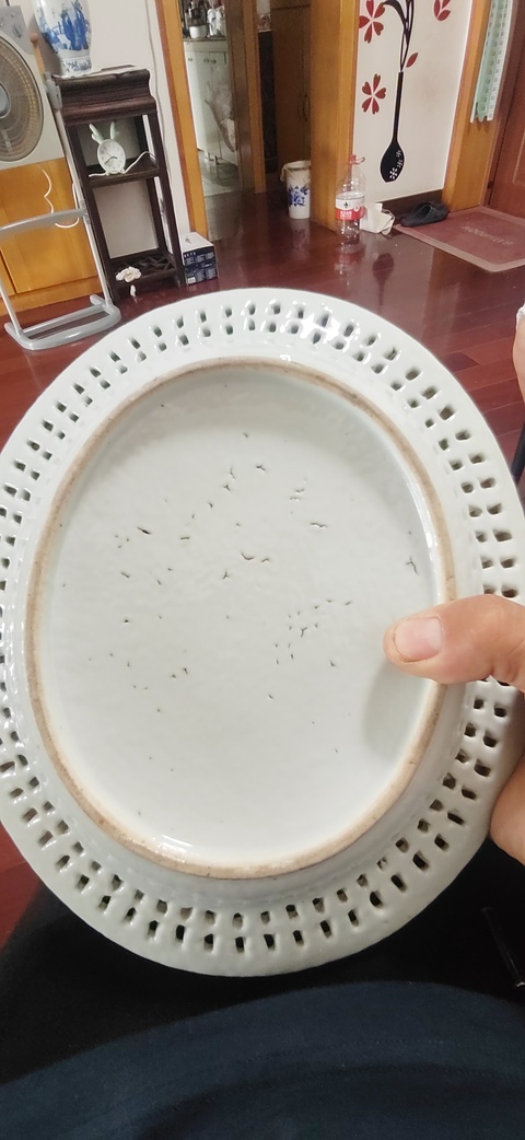 古玩陶瓷粉彩鏤空盤真品鑒賞圖