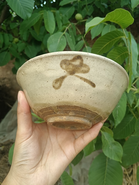 古玩陶瓷明代~白地黑花碗拍賣,當(dāng)前價(jià)格114元