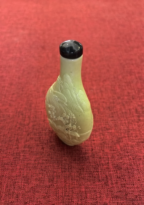 古玩陶瓷清晚期黃釉堆塑山水人物鼻煙壺拍賣,當(dāng)前價格18888元