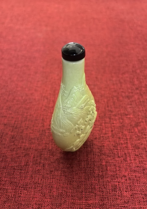 古玩陶瓷清晚期黃釉堆塑山水人物鼻煙壺拍賣,當(dāng)前價格18888元