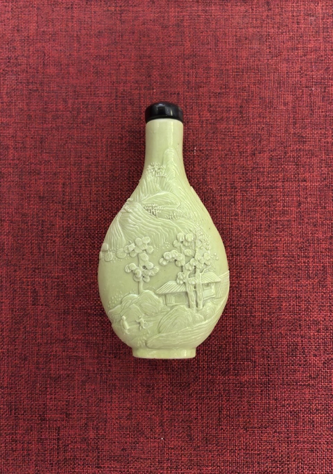 古玩陶瓷清晚期黃釉堆塑山水人物鼻煙壺拍賣,當(dāng)前價格18888元