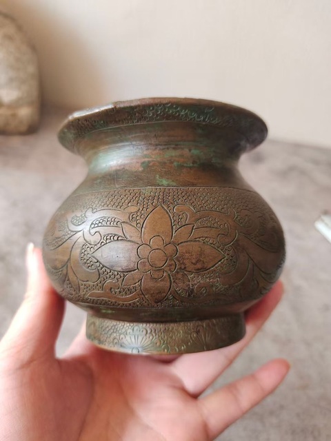 古玩銅器銅質(zhì)刻花蘋果鐏拍賣，當(dāng)前價格2888元