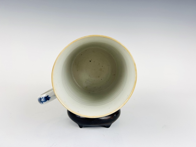 古玩陶瓷清乾隆·藍地廣彩人物開窗馬克杯真品鑒賞圖