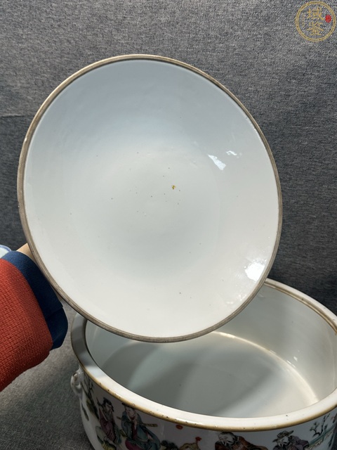 古玩陶瓷粉彩人物故事紋蓋鍋真品鑒賞圖