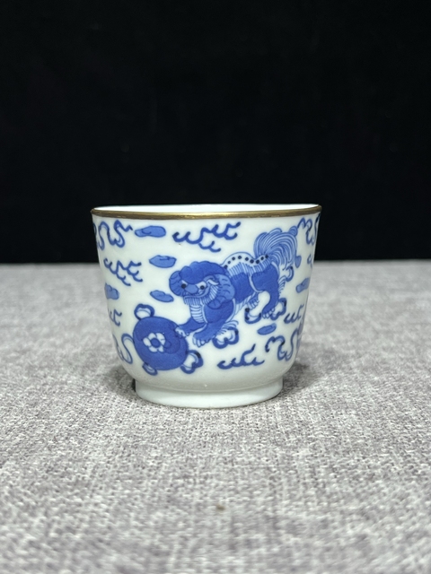 古玩陶瓷獅紋青花杯拍賣,當前價格2600元