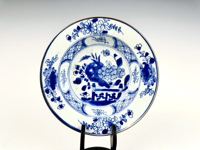 古玩陶瓷清康熙·青花洞石花卉深腹折沿盤真品鑒賞圖