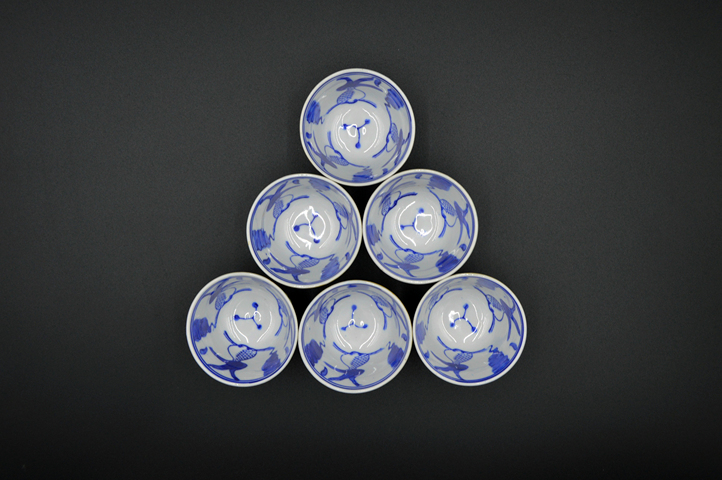 古玩陶瓷醬釉內青花魚藻紋杯真品鑒賞圖