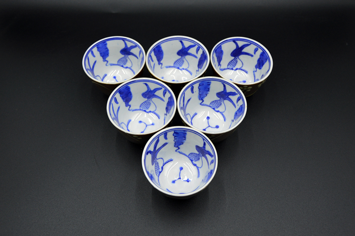 古玩陶瓷醬釉內青花魚藻紋杯真品鑒賞圖