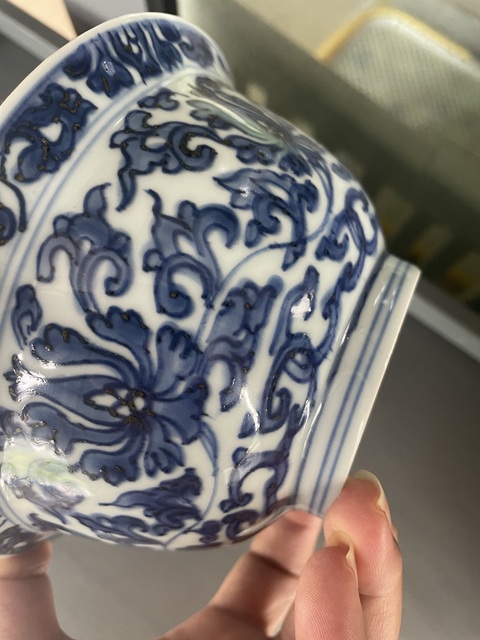 古玩陶瓷清康熙青花纏枝花卉紋碗真品鑒賞圖