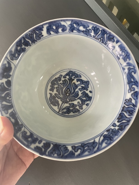古玩陶瓷清康熙青花纏枝花卉紋碗真品鑒賞圖