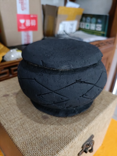 古玩陶瓷明早期刻花黑陶鼓拍賣，當(dāng)前價(jià)格299元
