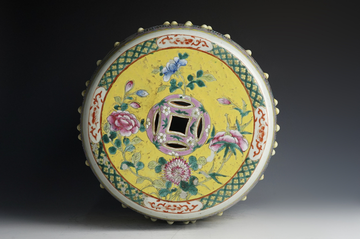 古玩陶瓷晚清·黃地粉彩龍鳳呈祥紋綉墩真品鑒賞圖