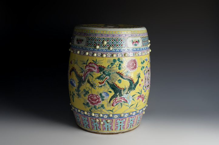 古玩陶瓷晚清·黃地粉彩龍鳳呈祥紋綉墩真品鑒賞圖