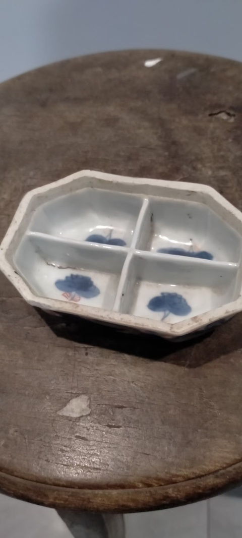 古玩陶瓷康熙文房器青花加彩調(diào)色盒拍賣,當(dāng)前價(jià)格1088元